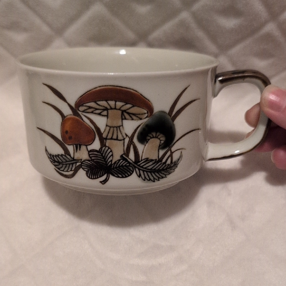 Vintage Otagiri Mushroom Crock!